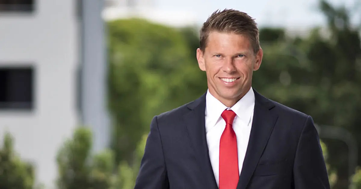 Simon Bennett